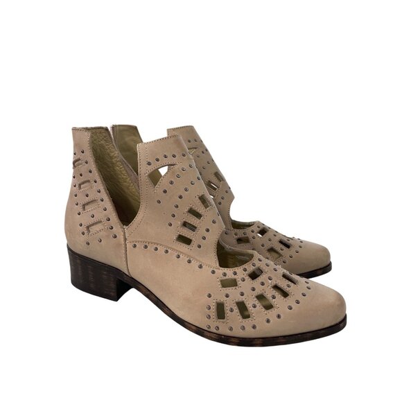 Sbicca Navarro Ankle Boot Size 7 Studded Cutout Leather  Sbicca Navarro Ankle Boot Size 7 Studded Cutout Leather Almond Toe Beige Boho